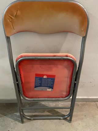 Silla plegable naranja y gris