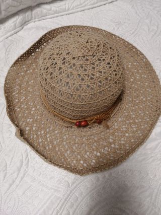 Sombrero playa beige oscuro.