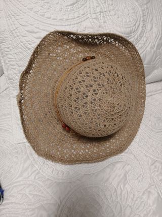 Sombrero playa beige oscuro.