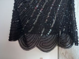 Top negro lentejuelas invitada