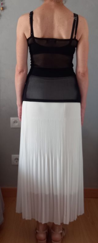 Top negro lentejuelas invitada