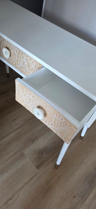 Tocador vintage de madera blanco y beige