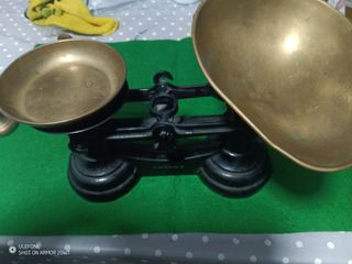 Balanza antigua de latón