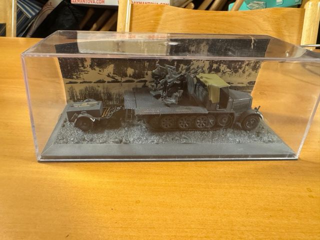 Modellino camion mitragliatrice 1/72