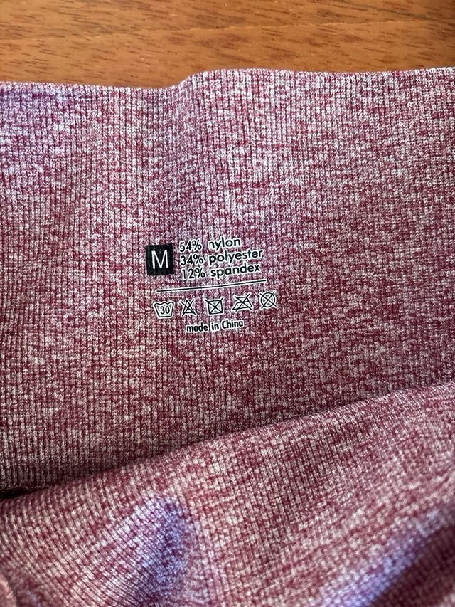 Conjunto deportivo morado/granate