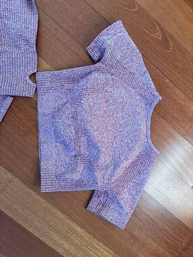 Conjunto deportivo morado/granate