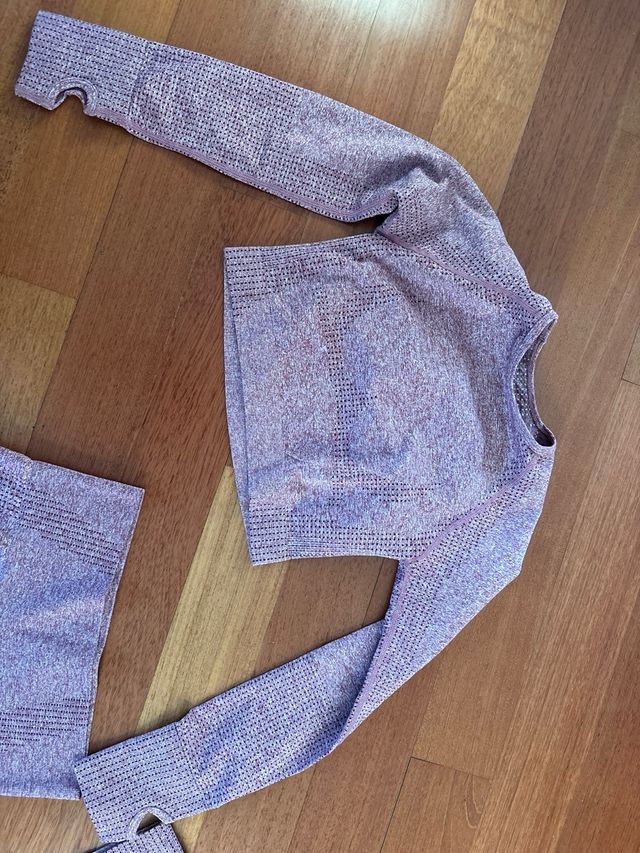 Conjunto deportivo morado/granate