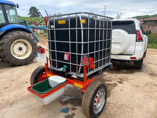 Cubas de agua con pinchos: 2 ud.