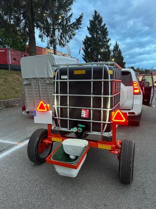 Cubas de agua con pinchos: 2 ud.