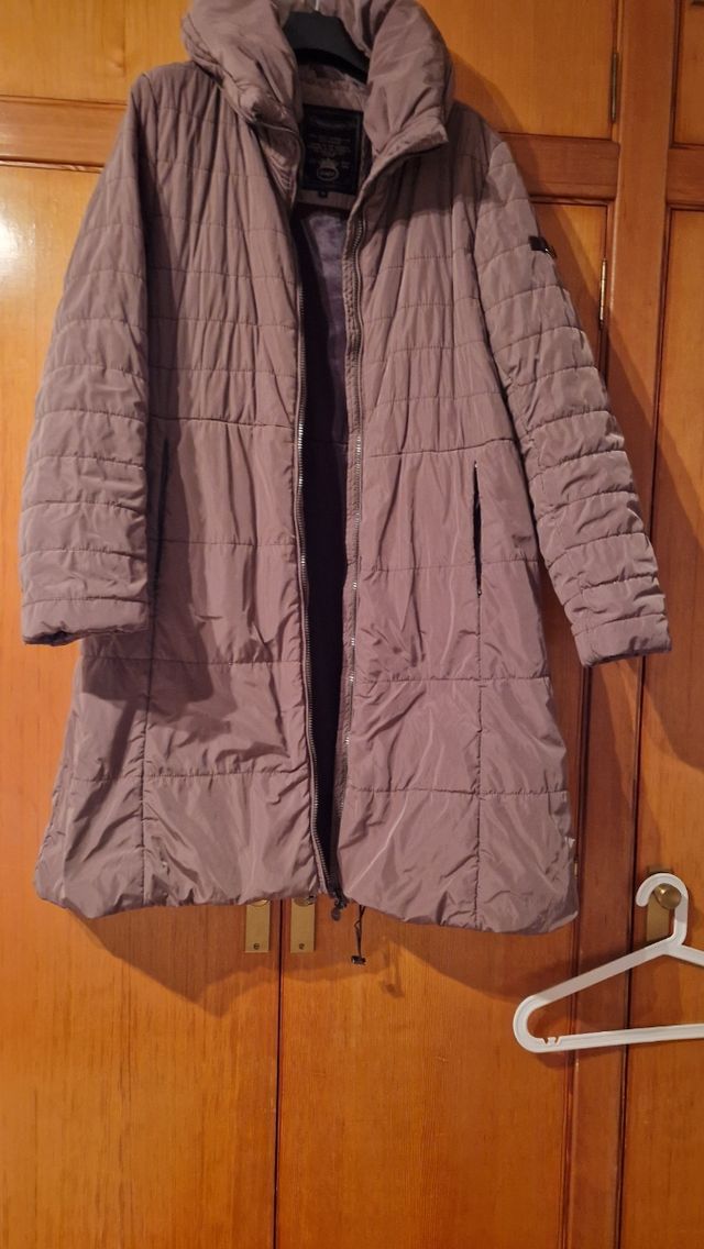 Abrigo acolchado marrón claro mujer