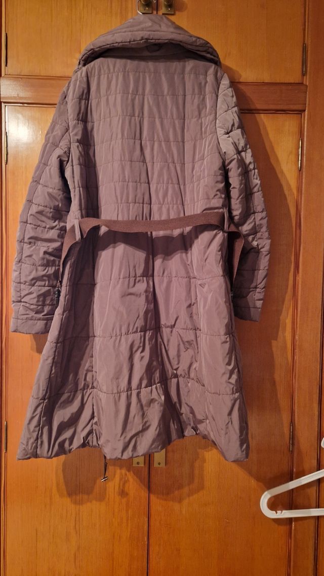 Abrigo acolchado marrón claro mujer