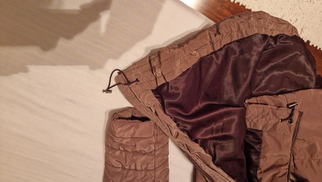 Abrigo acolchado marrón claro mujer