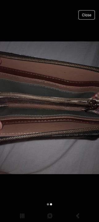 Monedero marrón y multicolor