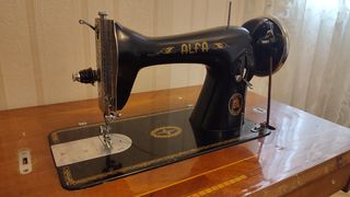 Máquina de coser Alfa Antigua