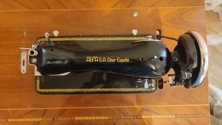 Máquina de coser Alfa Antigua
