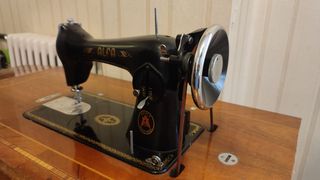 Máquina de coser Alfa Antigua