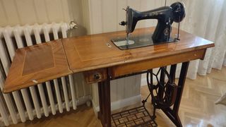 Máquina de coser Alfa Antigua