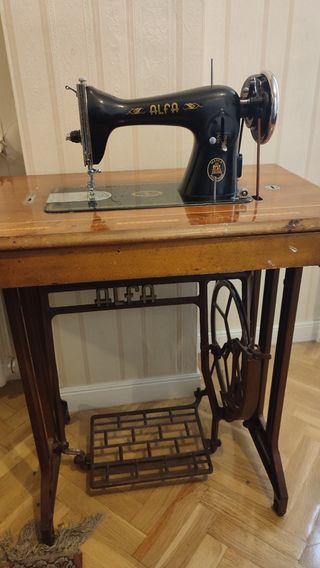 Máquina de coser Alfa Antigua