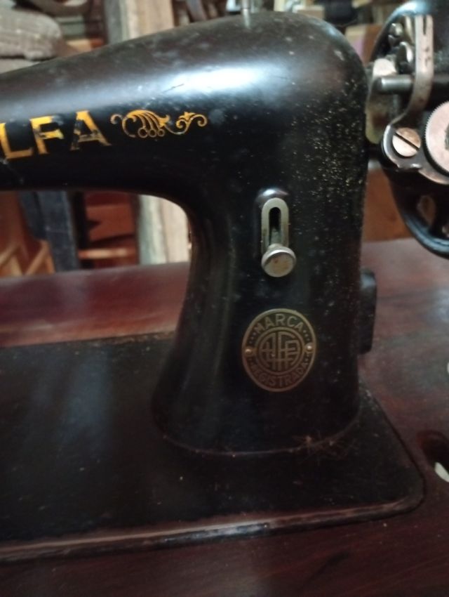 ANTIGUA MAQUINA DE COSER ALFA