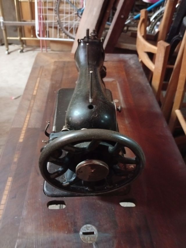 ANTIGUA MAQUINA DE COSER ALFA