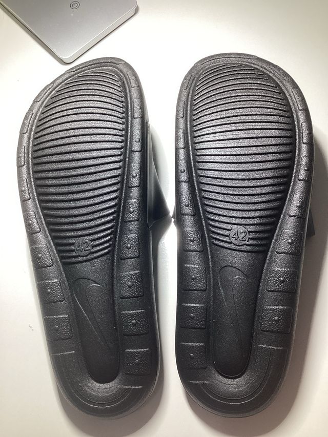 Chanclas Nike negras nuevas