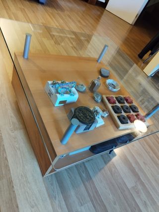 Mesa centro cristal madera con ruedas