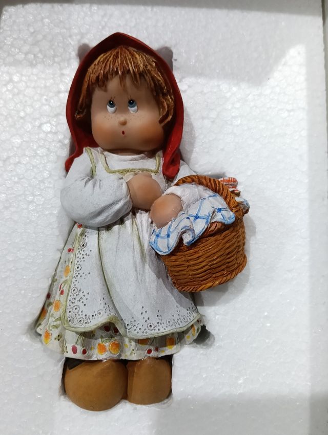 Figura Caperucita Roja Elisa,abierta para fotos