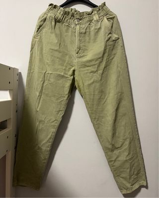 Pantalones color verde oliva
