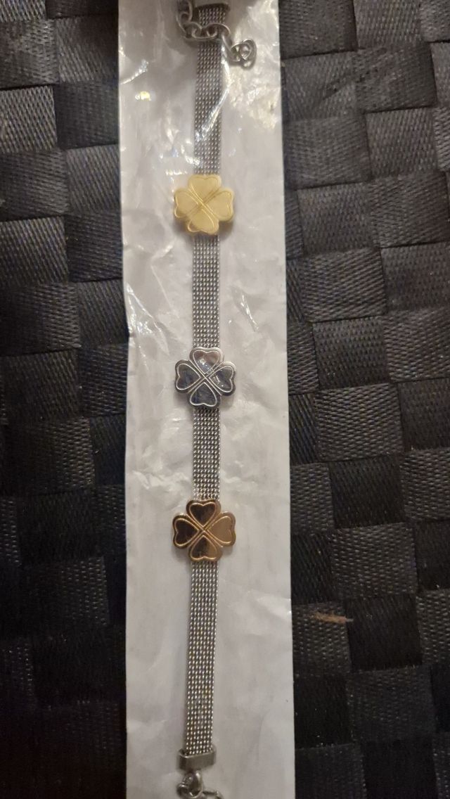 Braccialetto color argento con quadrifogli oro