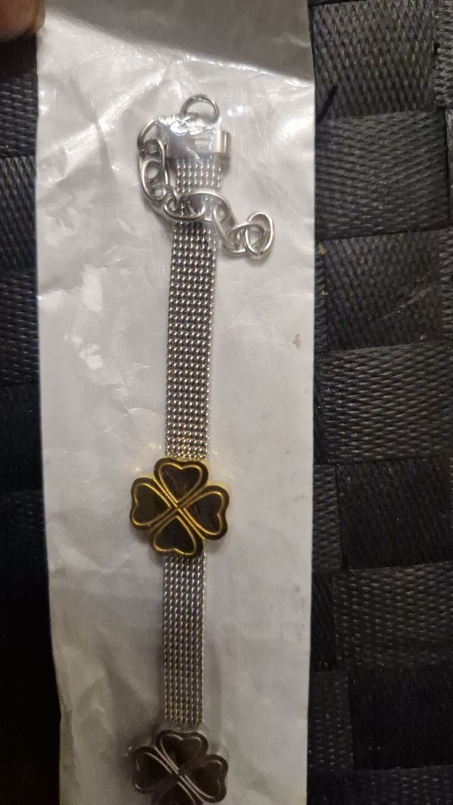 Braccialetto color argento con quadrifogli oro