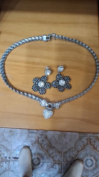 Gargantilla y pendientes plateado