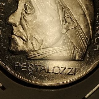 Moneda Suiza 5 Francos 1977 Pestalozzi
