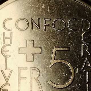 Moneda Suiza 5 Francos 1977 Pestalozzi