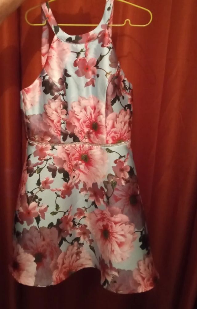 Vestido floral azul y rosa