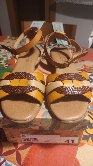 Sandalias planas marrones amarillas nº41
