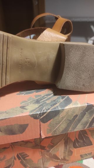 Sandalias planas marrones amarillas nº41