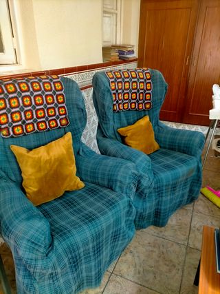 2 Sillones orejeros tapizados