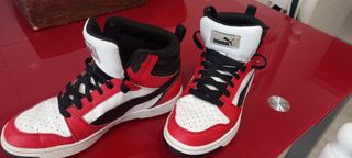 Zapatillas Puma rojas y blancas