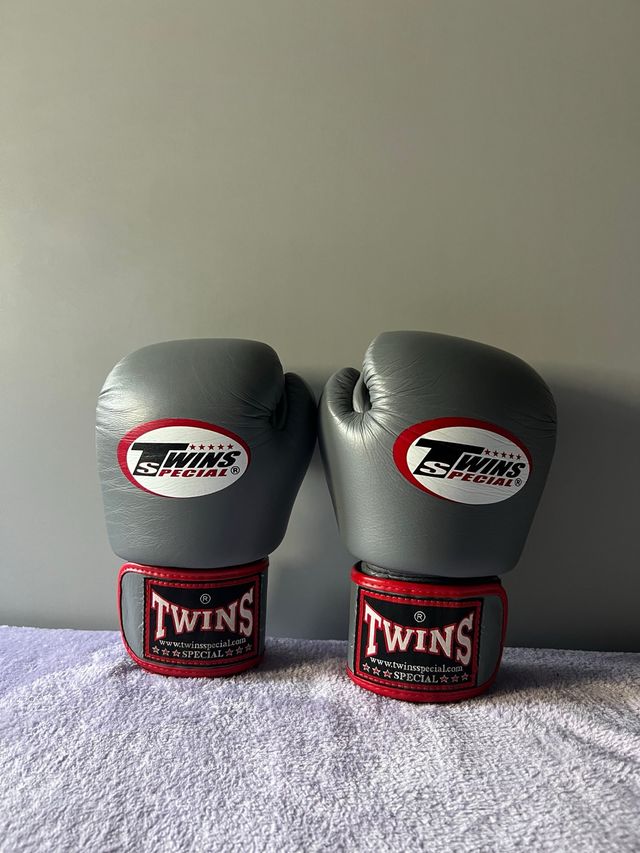 Guantes boxeo Twins Special gris-rojo 10oz
