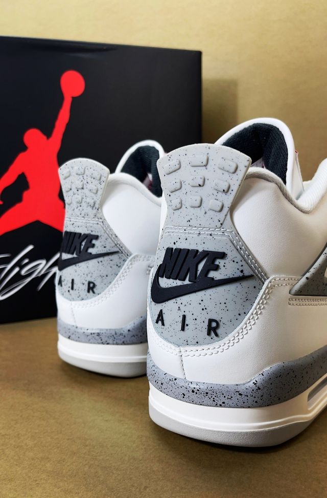Air Jordan 4 Retro 'White Cement'