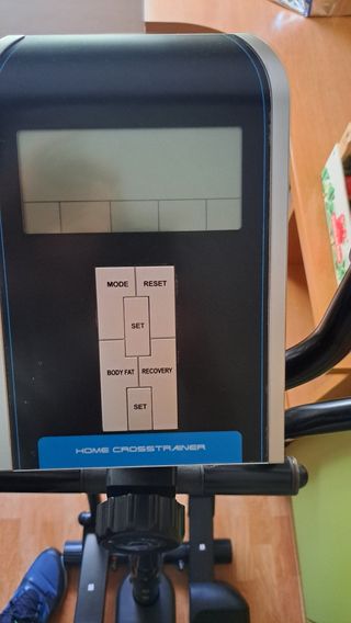 Bicicleta elíptica BH G233SP apenas usada.