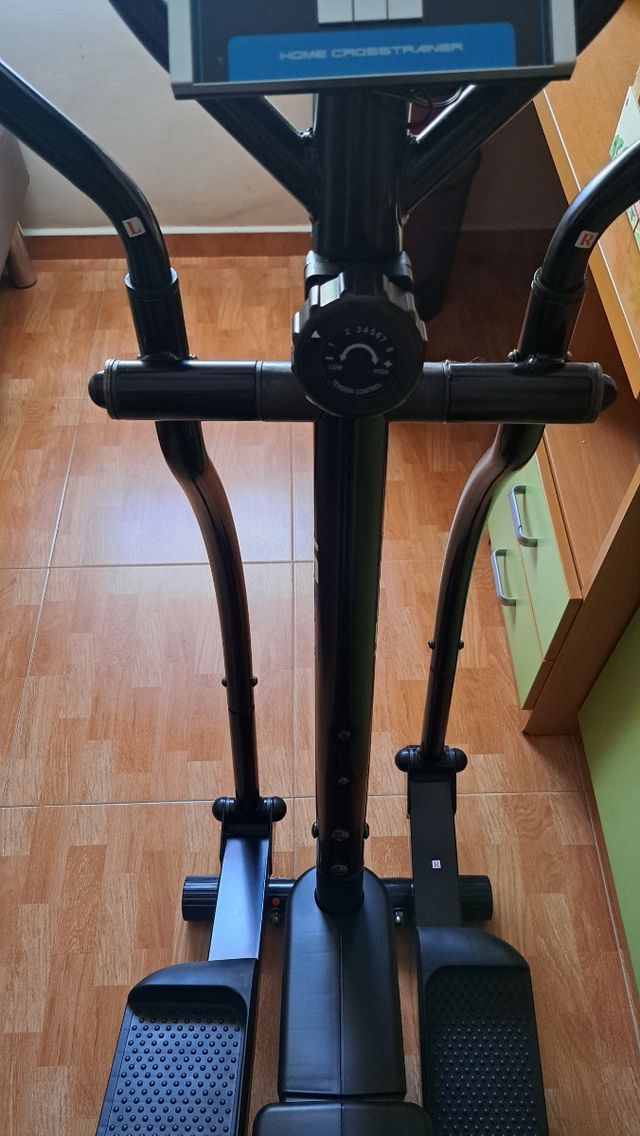Bicicleta elíptica BH G233SP apenas usada.