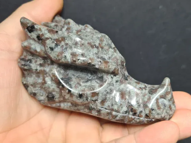 Sodalite 🐉 minerale fluorescente Dragon Head