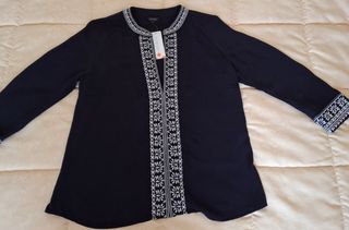 Blusa FLORYDAY azul marino bordada