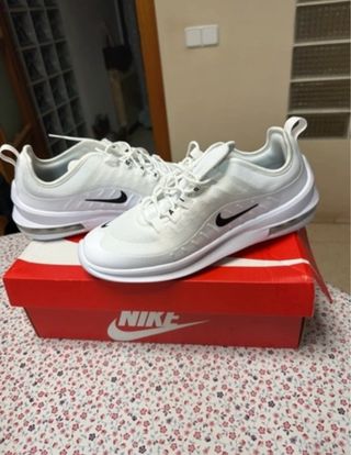 Zapatillas Nike Air Max Axis Blancas second hand for 85 EUR in Parets del  Vallès in WALLAPOP