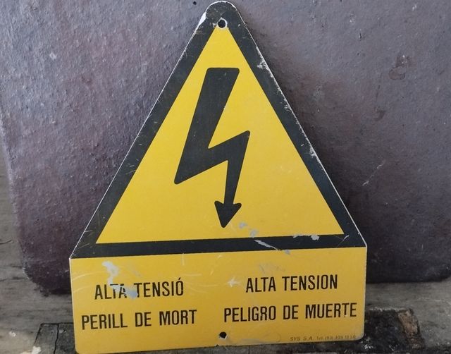 Cartel Alta tensión