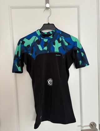 Camiseta Olaian UV50+ niño talla 14