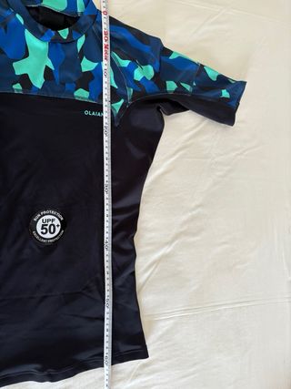 Camiseta Olaian UV50+ niño talla 14