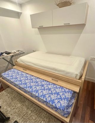 Cama nido + mueble: beige y blanco