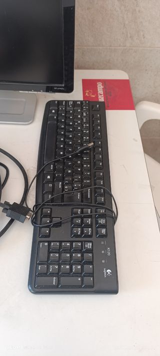 Ordenador ASUS negro.